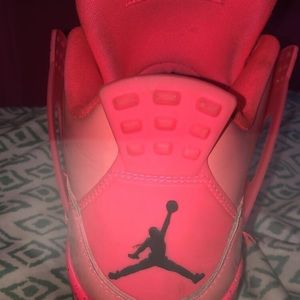 Jordan 4 “Hot Punch”